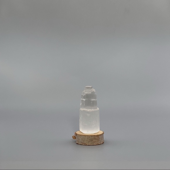 Selenite Skyscaper Tower & Tree Slice Base & Card - Picture 7 of 9